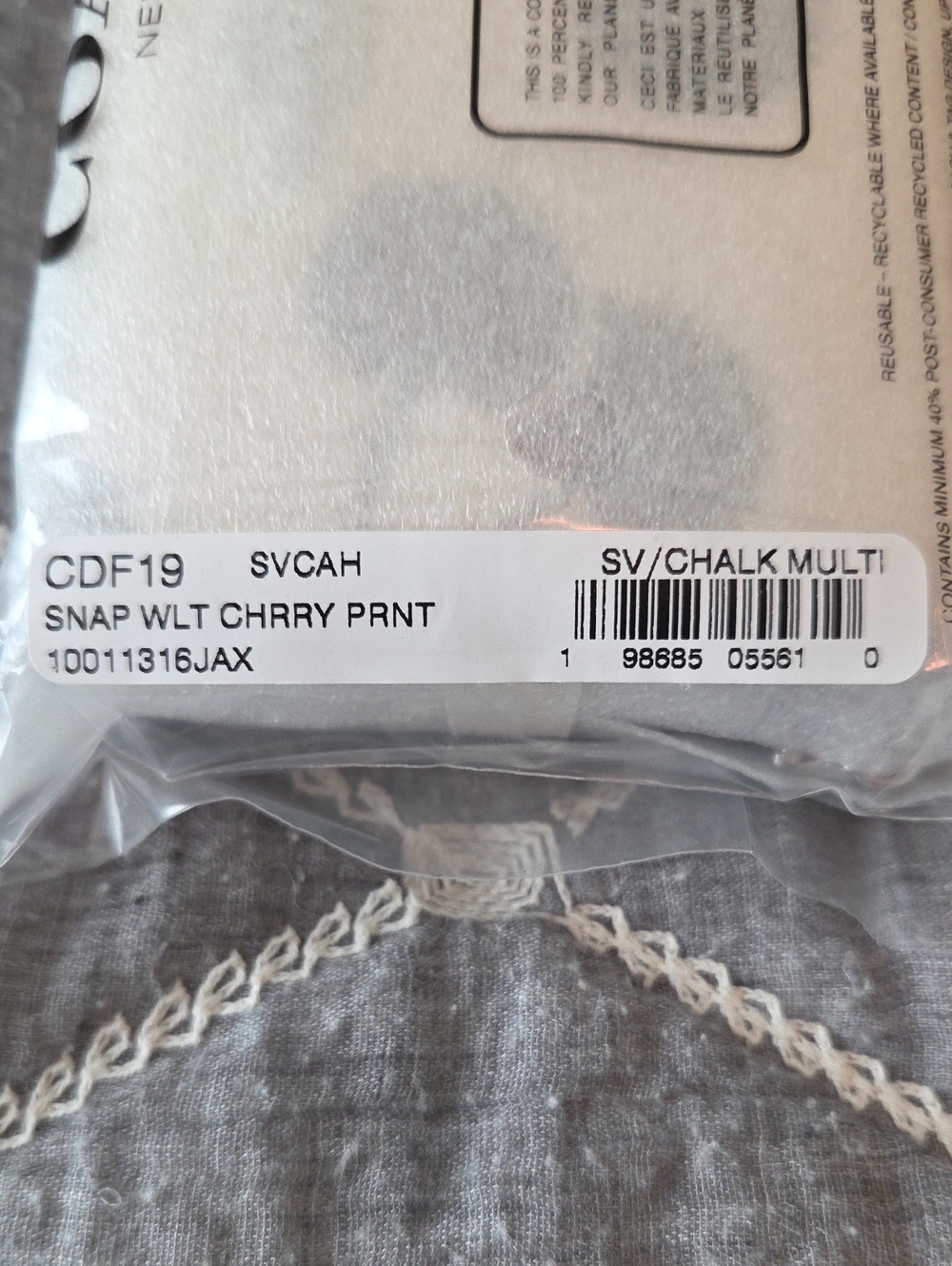 Coach Snap Wallet With Cherry Print CDF19 - Picture 6 of 9